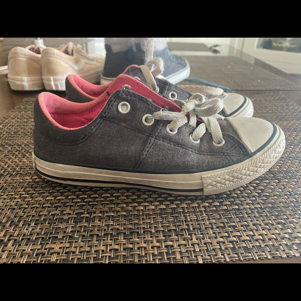 Girls converse size 1